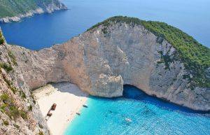 Пляж Навагио на острове Закинф фото сверху