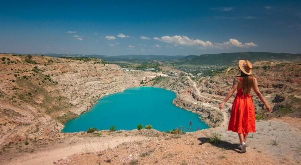озеро в форме сердца в Крыме